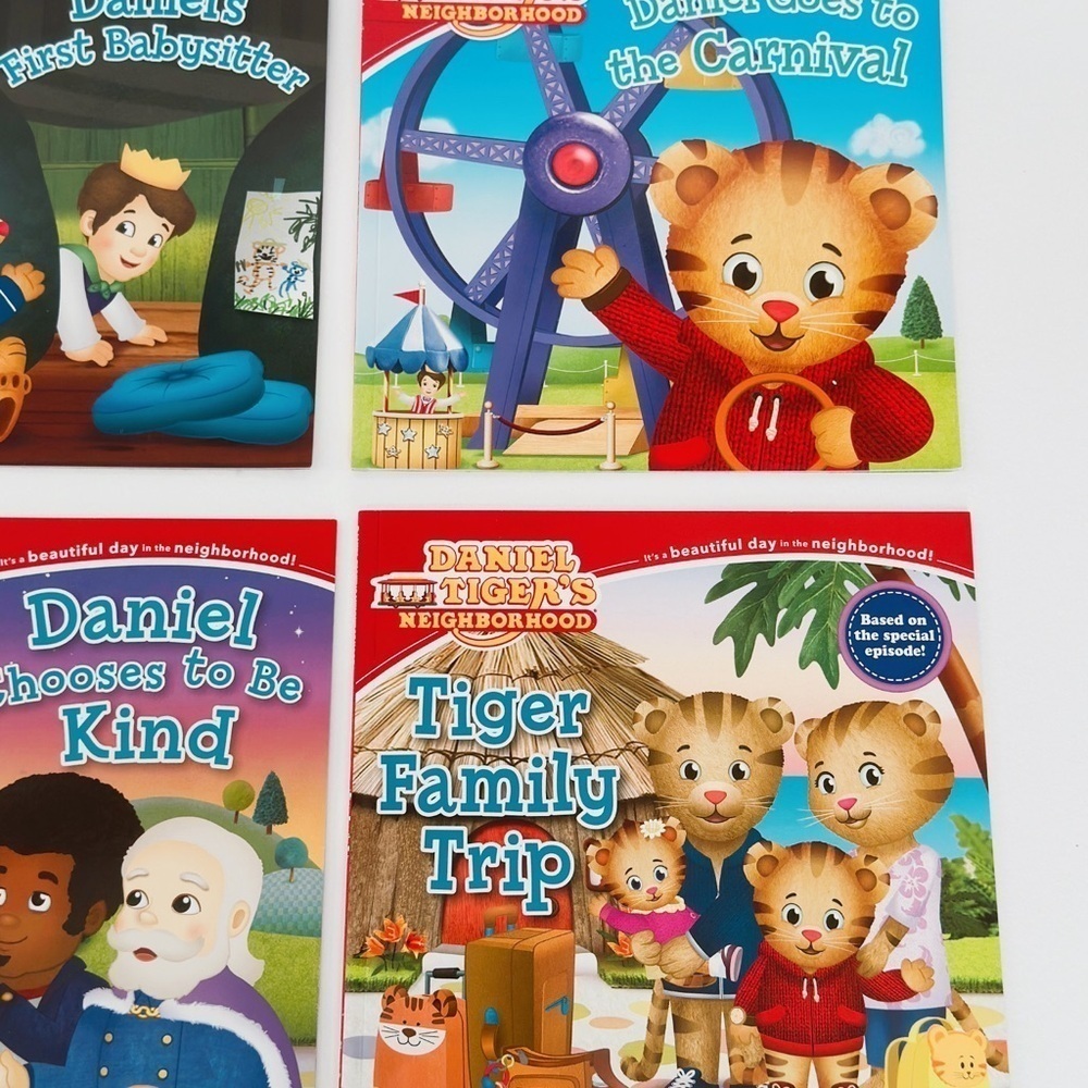 Grow and Go with Daniel Tiger  (Boxed Set): 6 Books​ - Picture 6 of 11